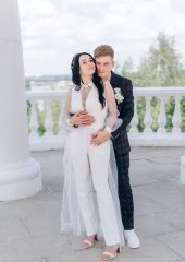 Мария в комбинезоне от Promessa