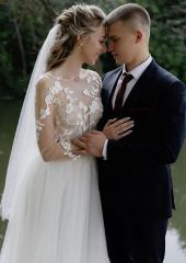 Александра в платье Fler бренда Promessa