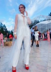 Полина в комбинезоне "Марсель"